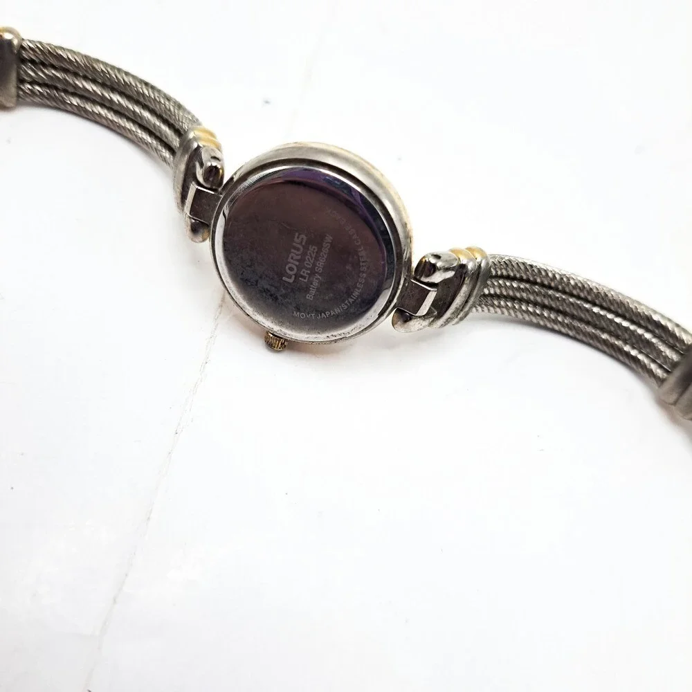 Vintage Lorus Ladies Watch Silver‎ Tone Band Round Face Elegant Dress Wristwatch